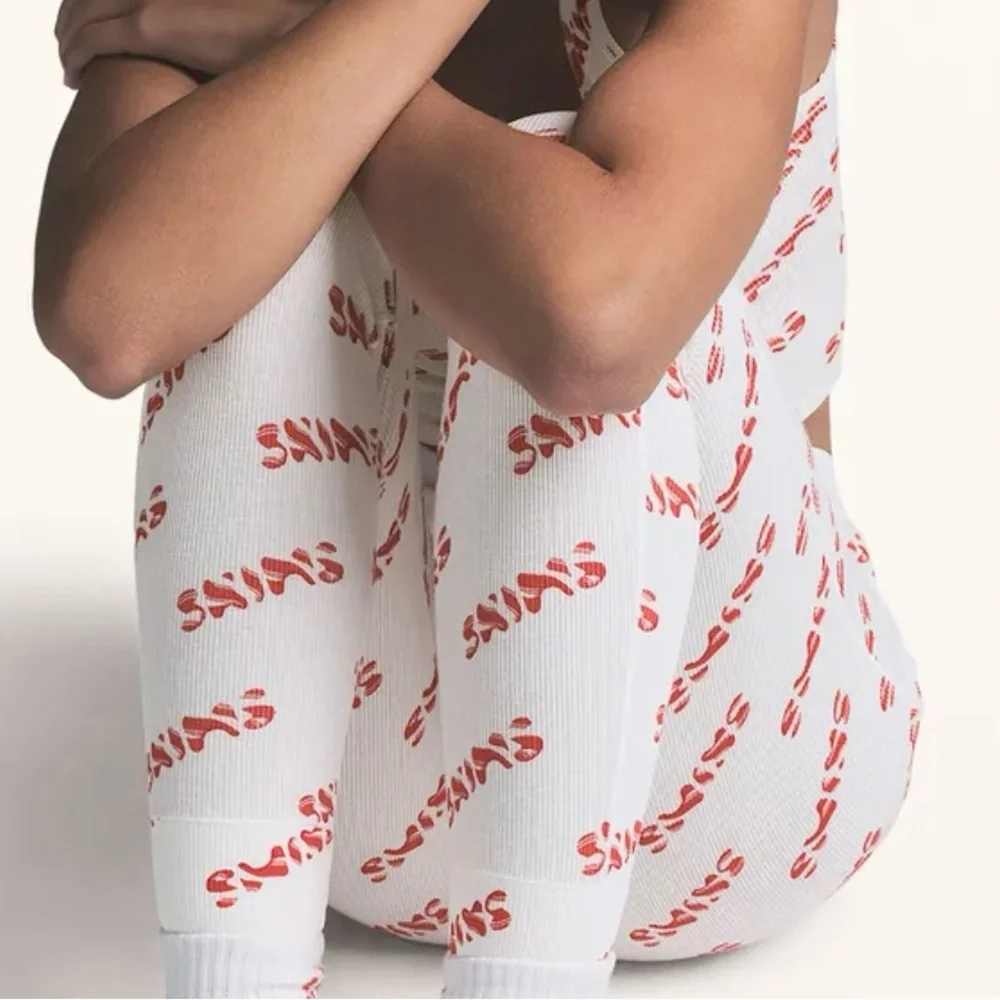 Limited Edition SKIMS Holiday Candy Cane Print Leggings🎄 NWOT | M | - Picture 2 of 8